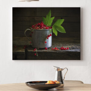 Картина з натюрмортом - Червона смородина в кухлі