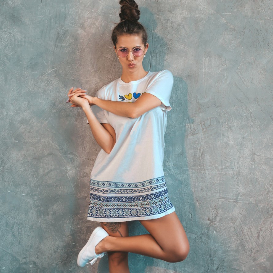 Плаття футболка з принтом Вишиванка біло блакитне сердечкі етнічний український патріотичний одяг ВСІ Розміри Преміум тканина