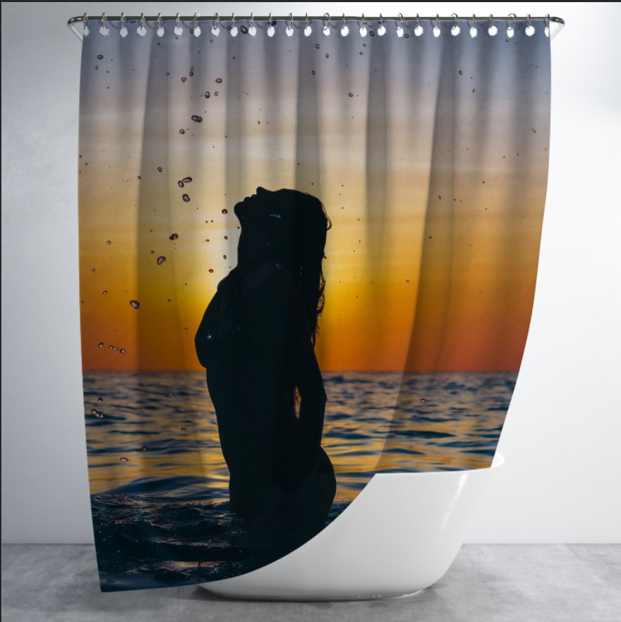 Штора для ванної "Силует дівчини у воді пляж" 150х200см
