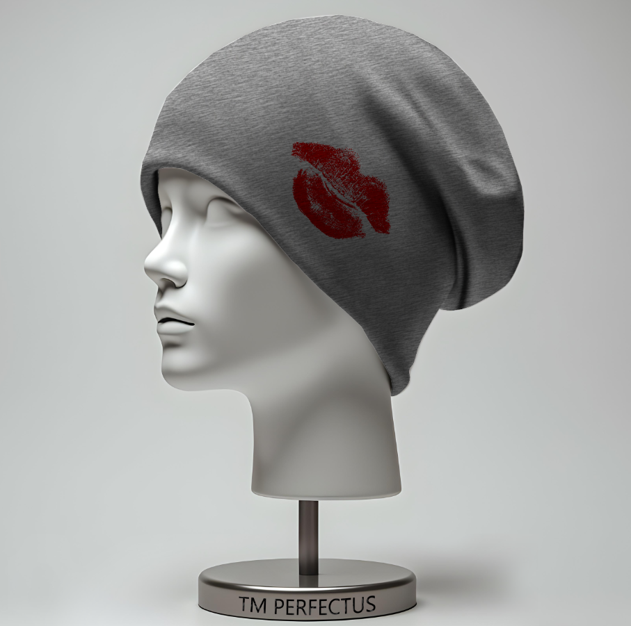 Шапка біні "Відбиток губ жінки помади" унісекс з принтом ВСІ розміри